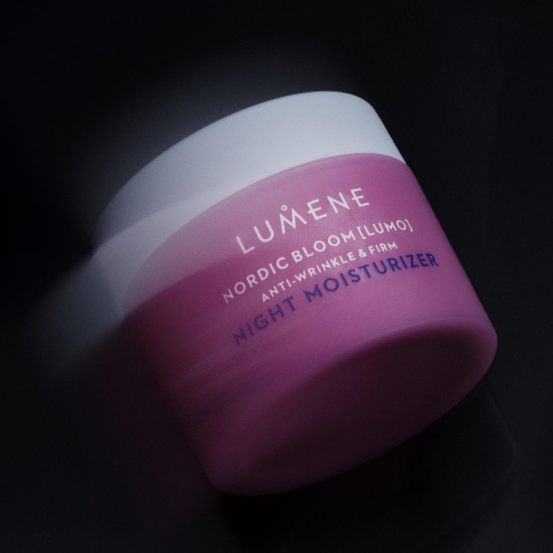 Lingonberry extract visual highlighting antioxidant skin support
