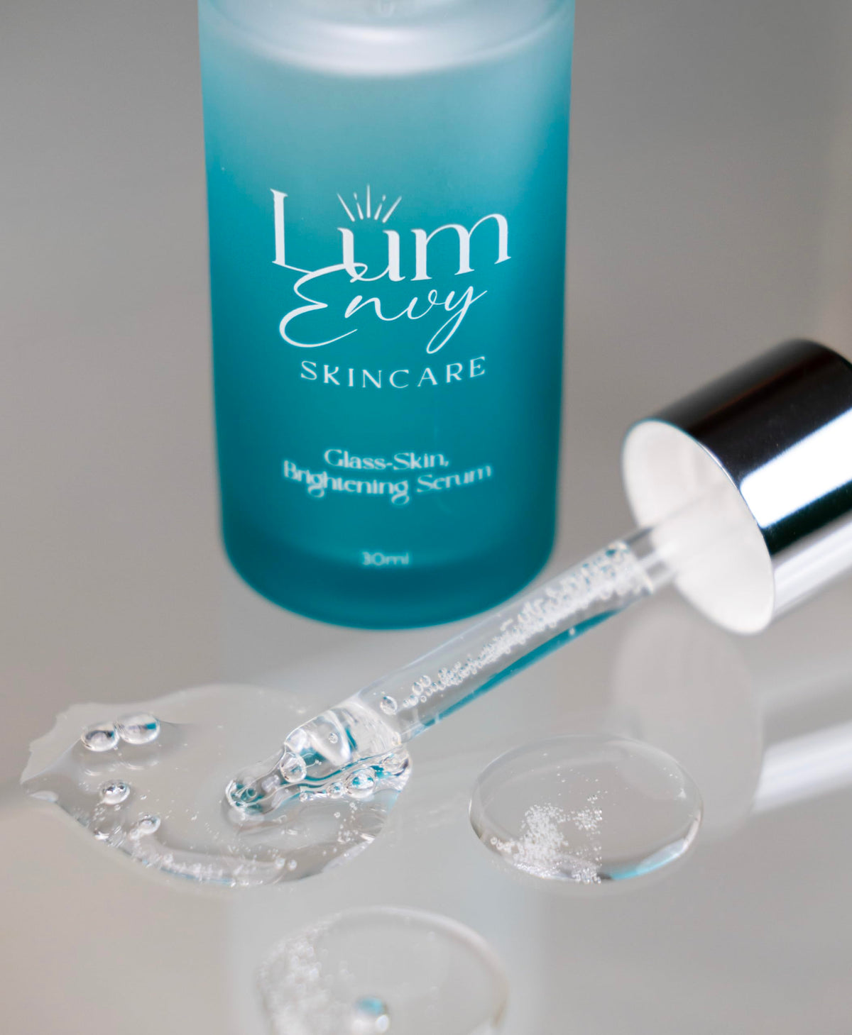 LumEnvy hyaluronic acid focus emphasizes deep hydration for dry skin comfort.