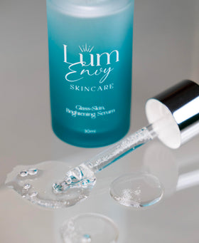 LumEnvy hyaluronic acid focus emphasizes deep hydration for dry skin comfort.
