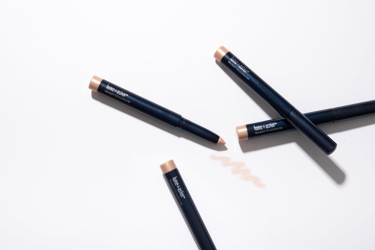 Lune+Aster Precision crayon for easy, precise application without sharpening