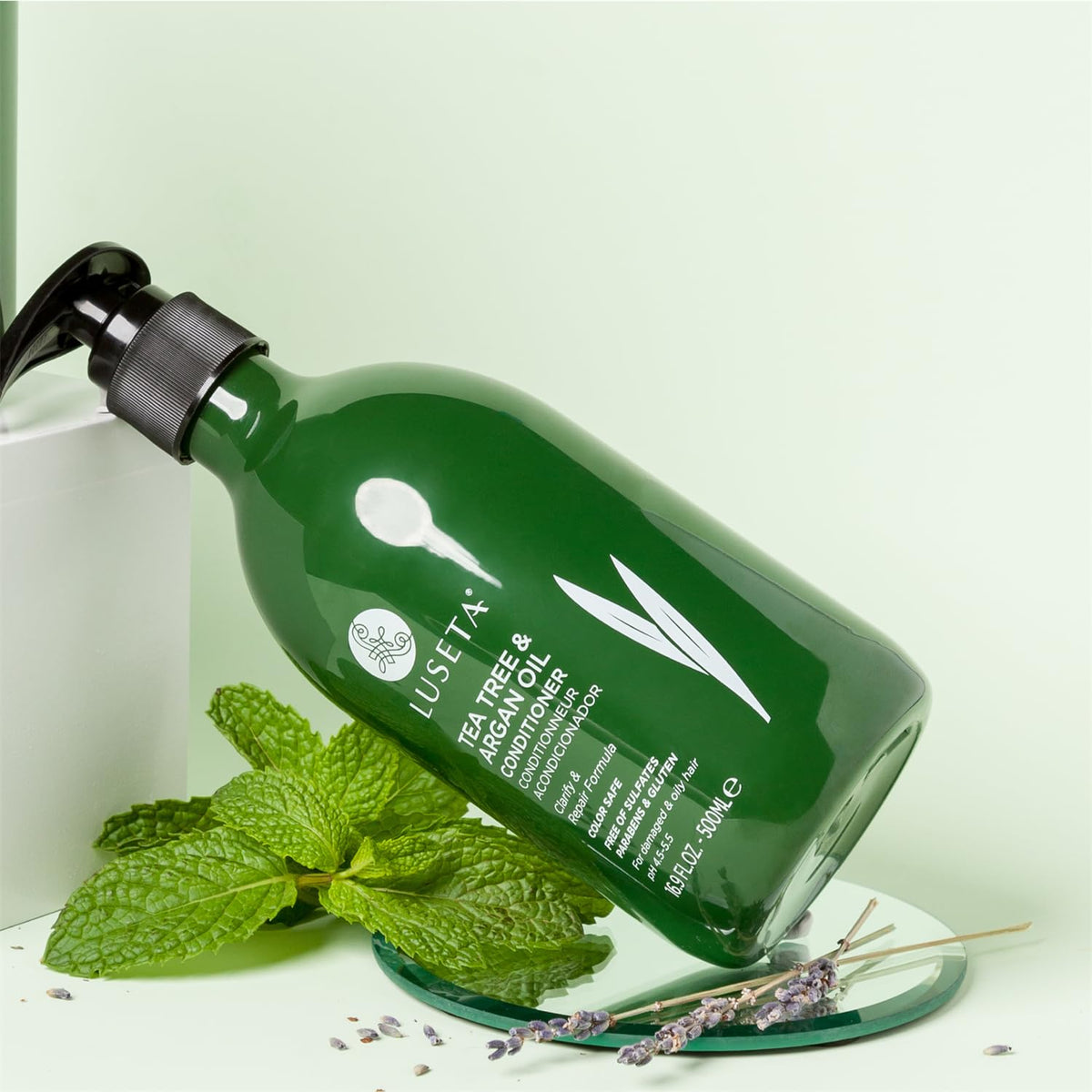 Sulfate-free formula messaging onLabel for healthier-looking hair