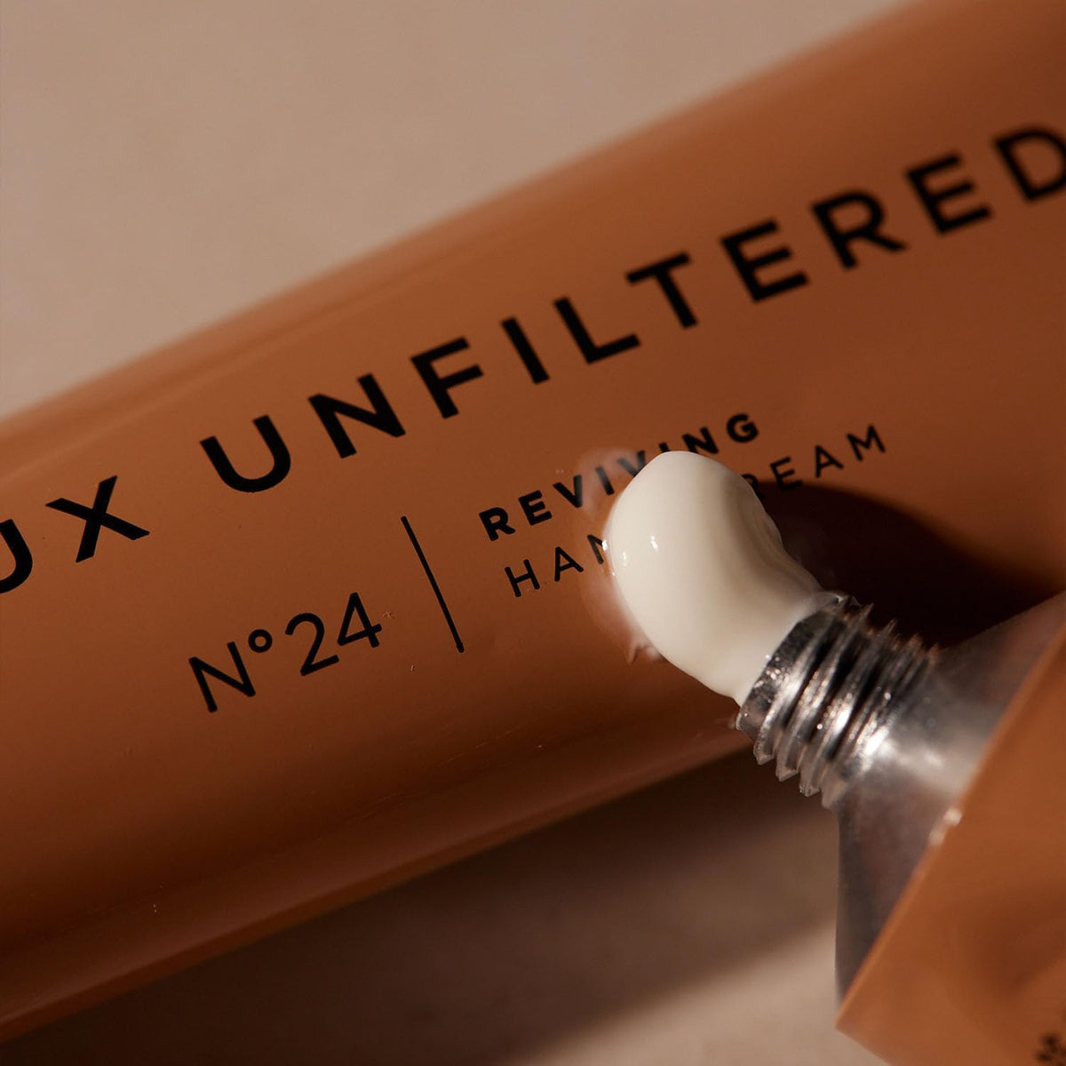 Lux Unfiltered N°24 argan oil glow detail showing nourishing benefits.