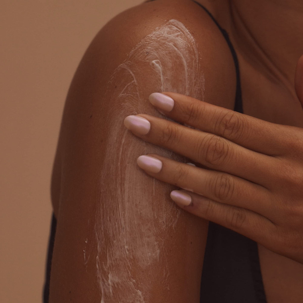 Lux Unfiltered Tall Pour N°14 Santal fragrance notes on a sleek bottle.
