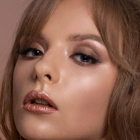 Luxaza eyeshadow stick with integrated brush for precise blending on the go.