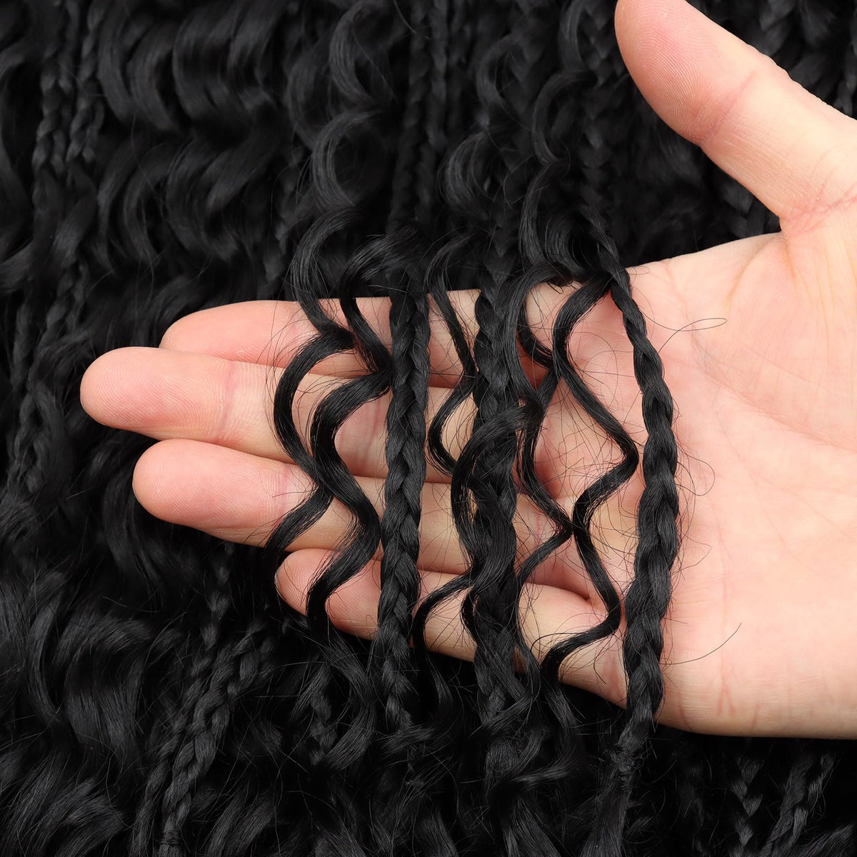 LYCSOU Pre-looped braids ensure quick installation and reliable styling.
