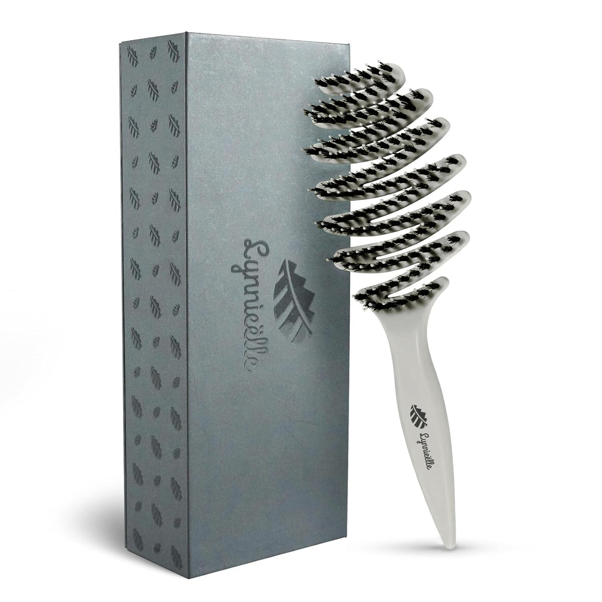 Lynnieëlle brush front view with ergonomic handle for comfortable grooming