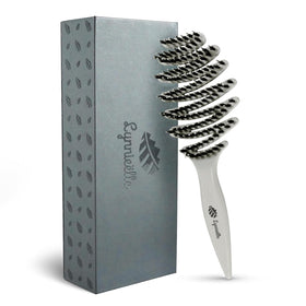 Lynnieëlle brush front view with ergonomic handle for comfortable grooming