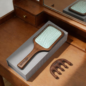 Lynnieëlle durable design with first stroke lasting impression