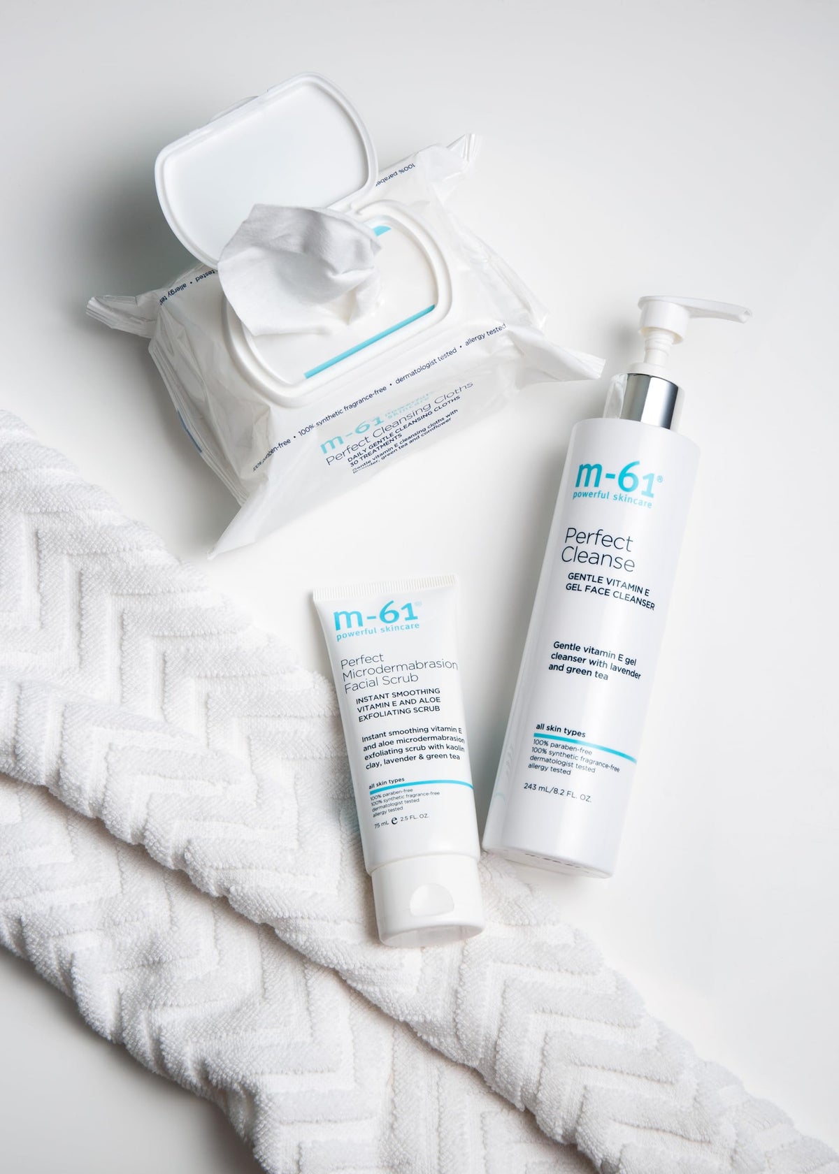 m-61 Perfect Cleansing Cloths texture closeup: ultra-soft fibers for comfortable cleansing.