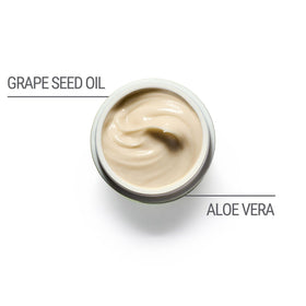 Person applying VINO GOLD 24h cream to the face for daily moisturization.