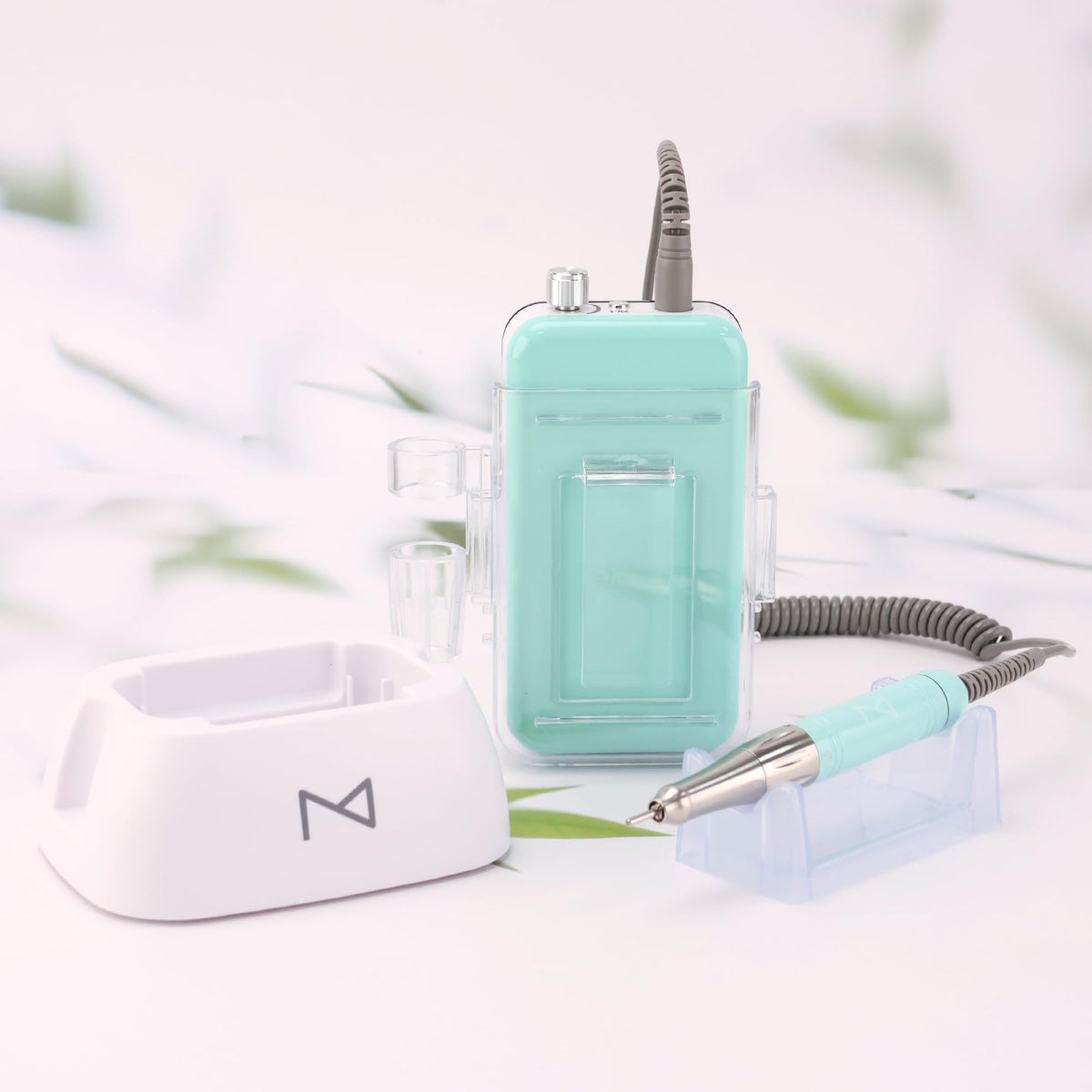 Acetone-resistant aluminum alloy casing helps protect against cosmetic product exposure.
