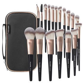 MAANGE 18-piece makeup brush set with case for professional-quality application.