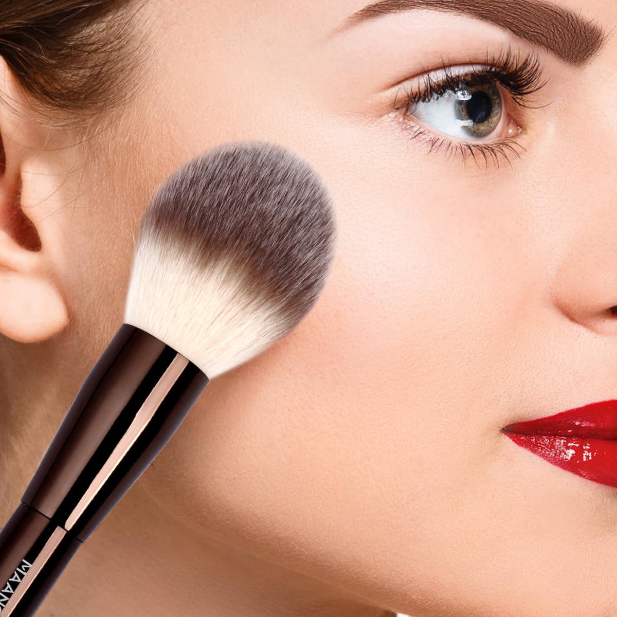 MAANGE blush and highlighter brush for soft buildable color