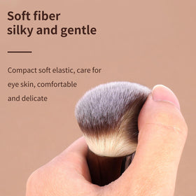 MAANGE concealer brush for precise spot correction and seamless concealment