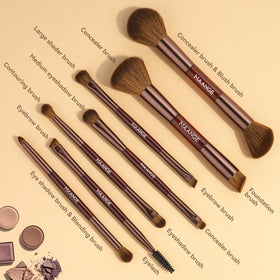 MAANGE concealer brush soft-tip enables precise under-eye correction.