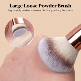 Maange concealer double-ended brush for precise spot blending.