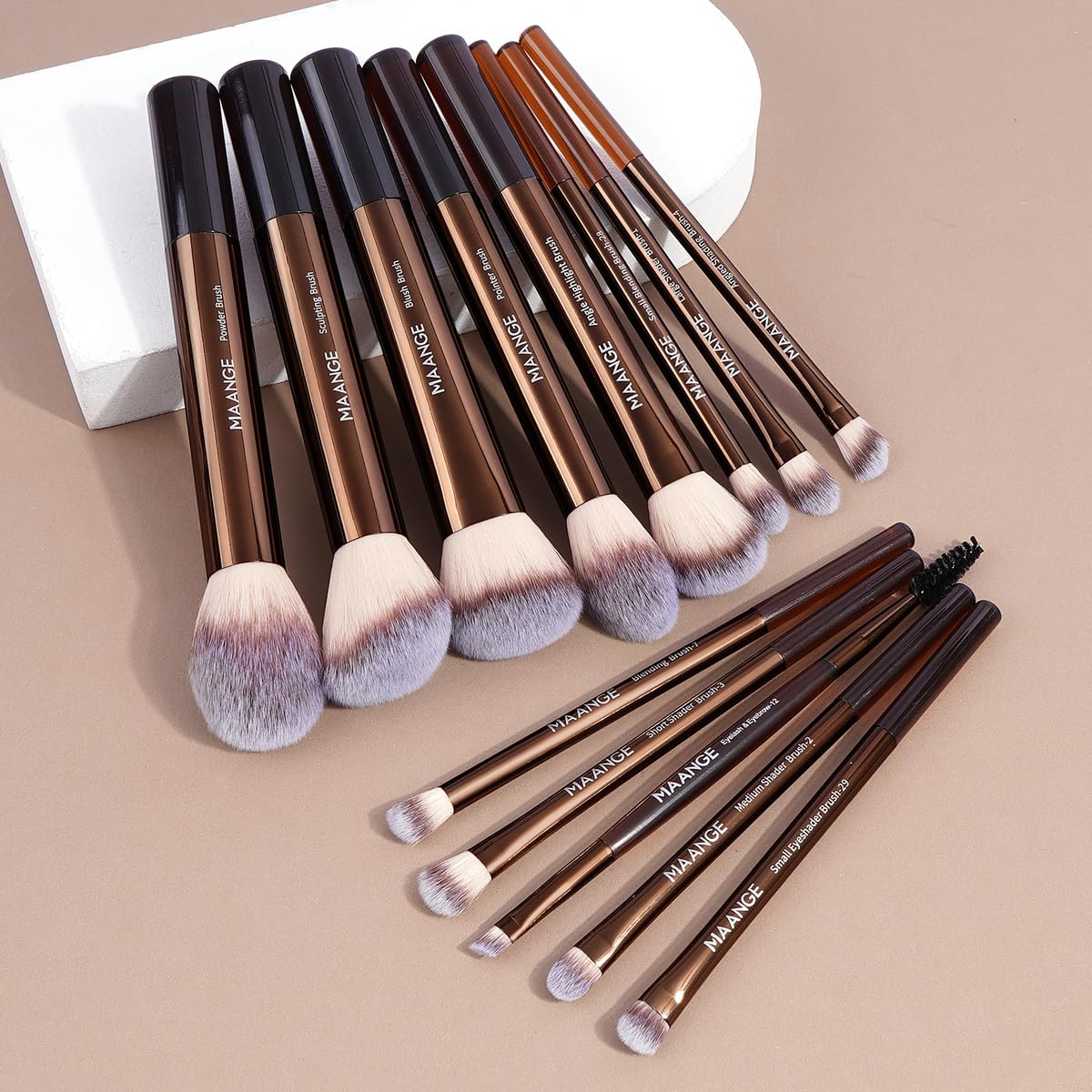 MAANGE dense bristles blend powders and creams evenly
