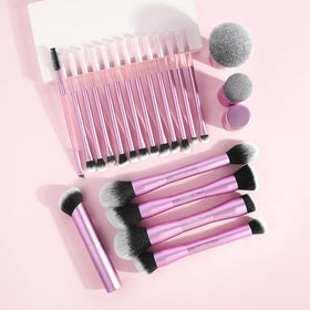 MAANGE double-ended kabuki brush for seamless blending across liquids and powders.