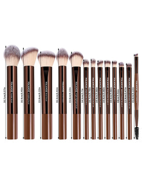 MAANGE face kabuki brush close-up for smooth base application