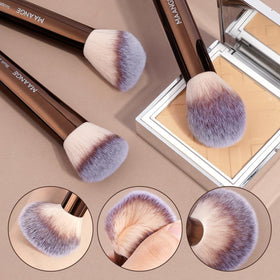Maange foundation double-ended brush delivers smooth, even coverage.