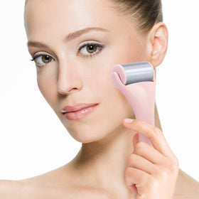 MAANGE ice roller portable-travel case enables cooling on the go.
