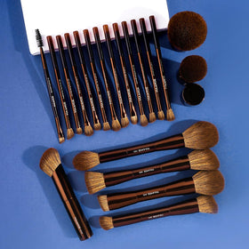 MAANGE makeup bag organizer keeps brushes tidy during travel.