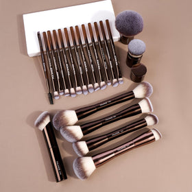 MAANGE makeup brush organizer bag keeps tools tidy on the go