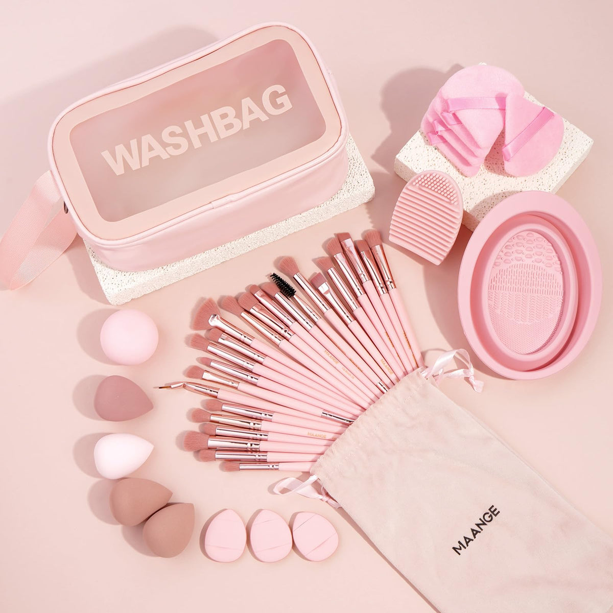 MAANGE smudge brush for defined eyeliner and smoky effects.