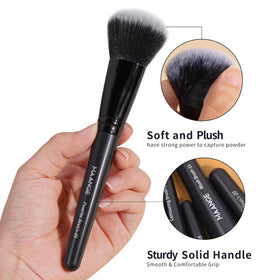 MAANGE toiletry bag to store cosmetics and brushes securely