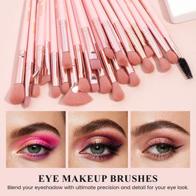 MAANGE travel bag kit keeps brushes organized on the go.