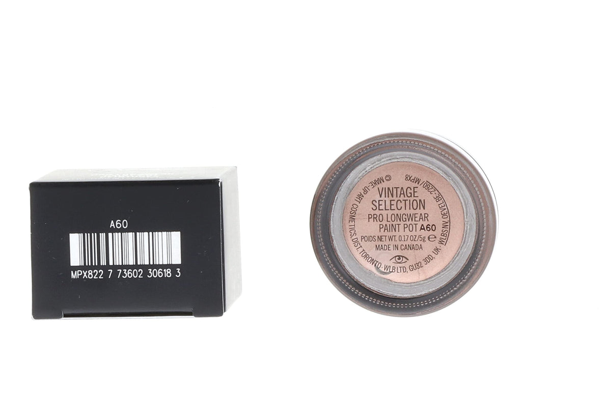 MAC Cham Pale Paint Pot demonstrates seamless blend for crease-free wear.