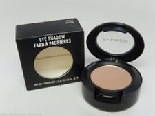 MAC Eyeshadow All That Glitters delivers a shimmering champagne finish for day-to-night eye looks