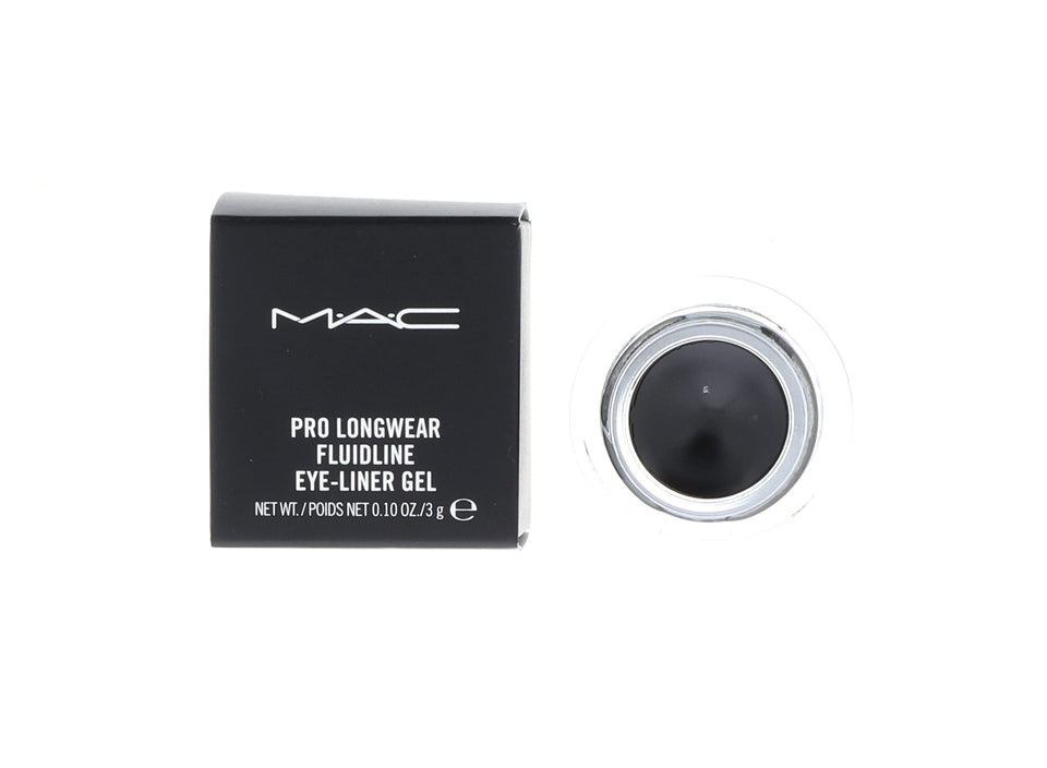 MAC Fluidline Blacktrack close-up application showing precise gel liner control.