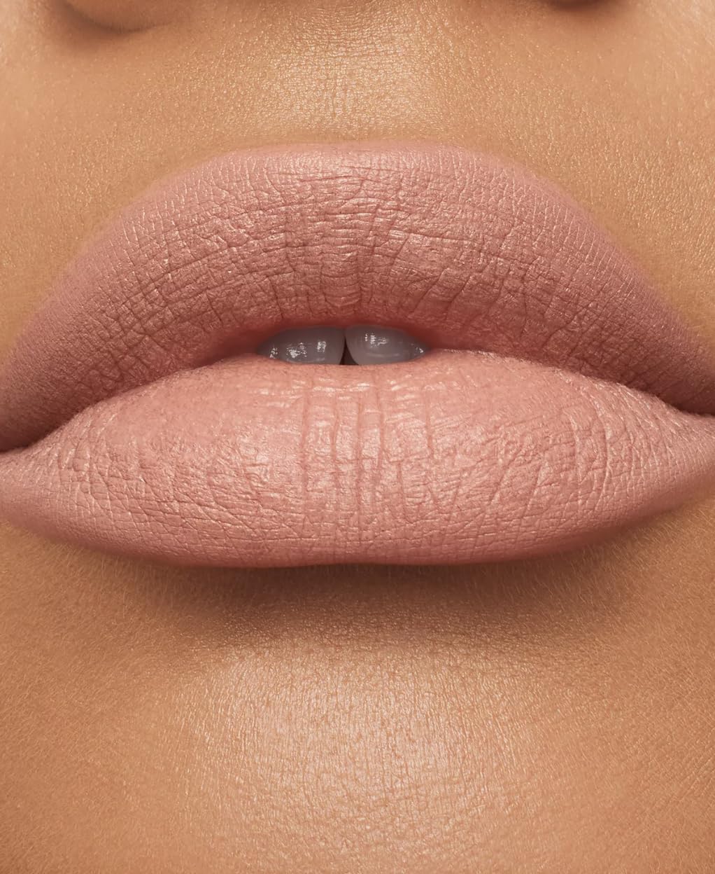 Product shot highlighting 12-hour comfortable wear and pigment-rich color