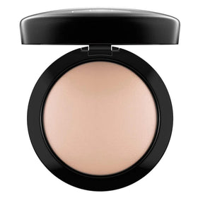 MAC Mineralize SkinFinish Natural Medium packaging display highlighting portability and ease of use
