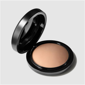 MAC Mineralize Skinfinish Natural swatch demonstrates buildable coverage on skin