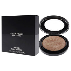MAC Mineralize Skinfinish Soft and Gentle pearlescent shine on eyelids or brow bone.