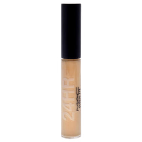 MAC Studio Fix NC40 skin swatch demonstrating even tone and natural finish