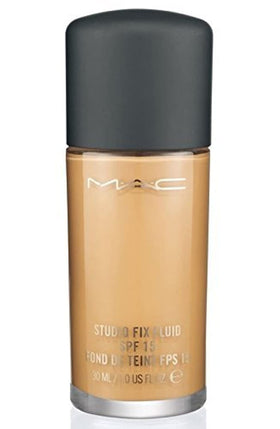 MAC Studio Fix Fluid bottle close-up, oil-free formula with SPF 15