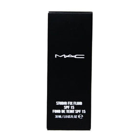MAC Studio Fix Fluid SPF15 NC15 application brush demonstrates easy, precise makeup application.