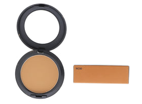 MAC Studio Fix included sponge offers quick coverage adjustment.