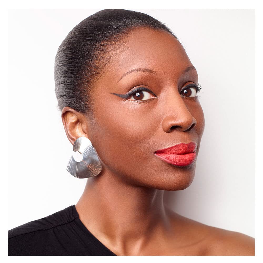 MAC Studio Fix Foundation NW55 portrait highlights matte breathable finish