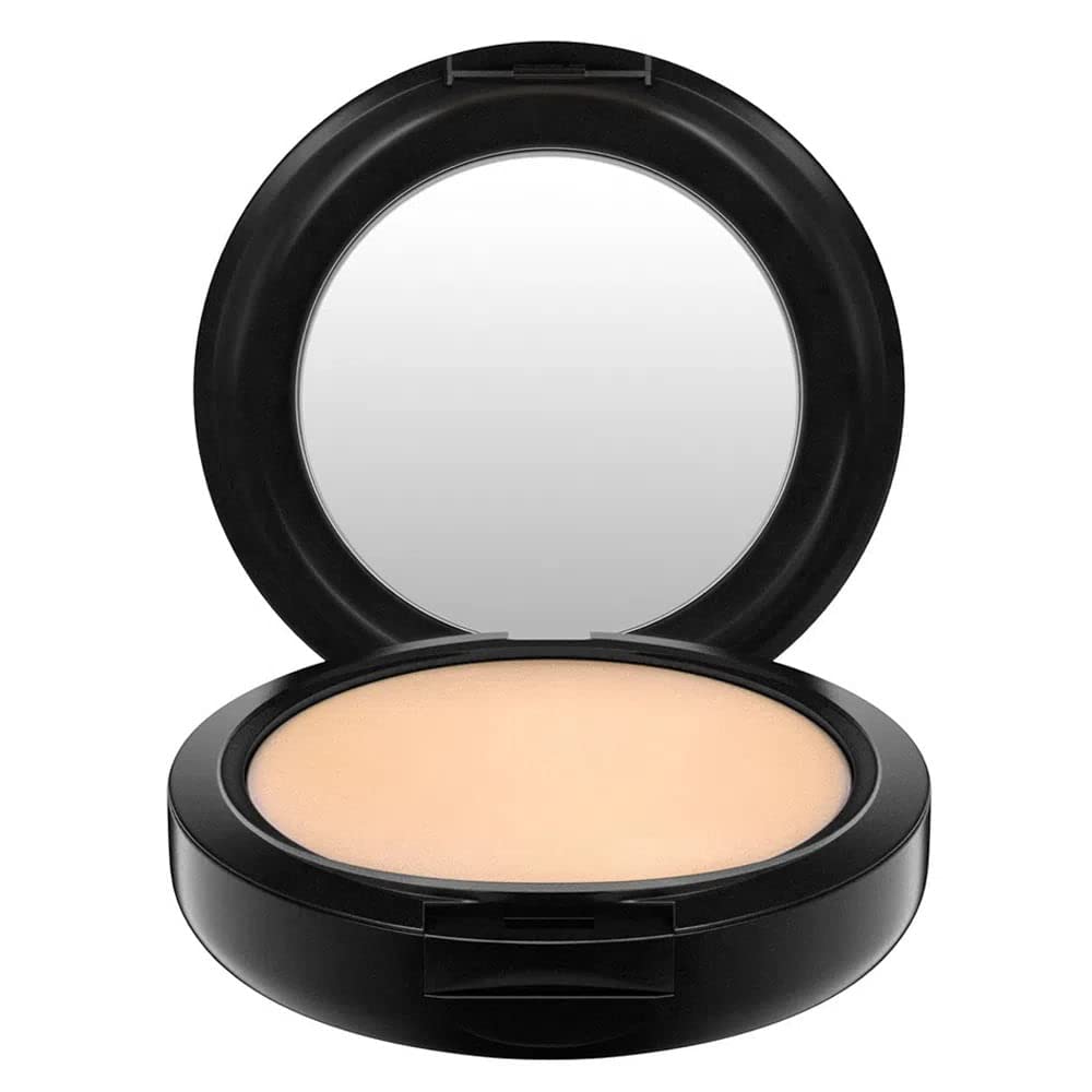 MAC Studio Fix close-up shows pores appear minimized