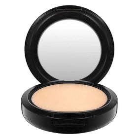 MAC Studio Fix close-up shows pores appear minimized