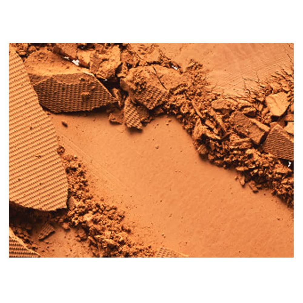 MAC Studio Fix Powder Plus Foundation minimizes pores for a refined, airbrushed appearance