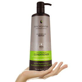 Curl-ready conditioning action for salon-quality at-home routine.