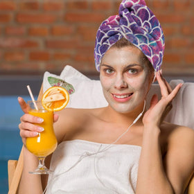 MADHOLLY machine-washable towel set for easy care.