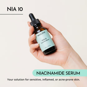 MAELOVE NIA 10 serum pump enables easy, gentle daily application.