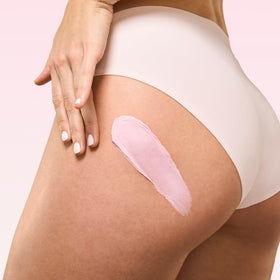 Model applying MAËLYS B-TIGHT to buttocks and thighs for an easy routine.