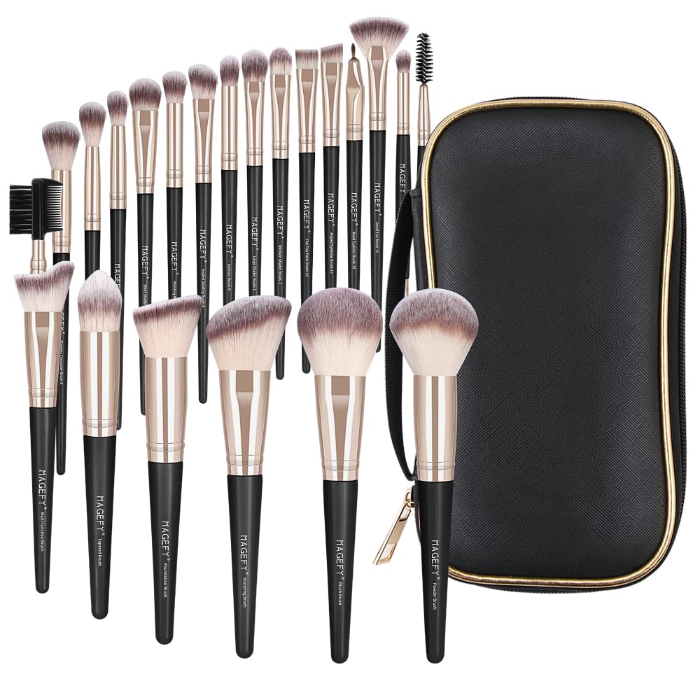 MAGEFY carrying bag keeps brushes organized and protected while traveling.